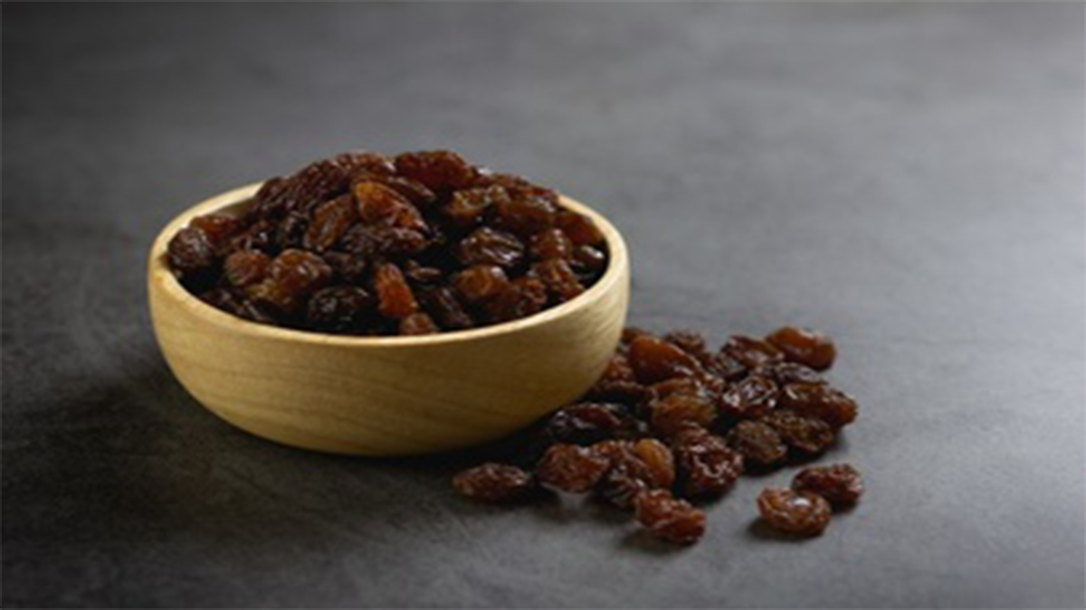 What are the benefits of eating dates and raisins on an empty stomach ...